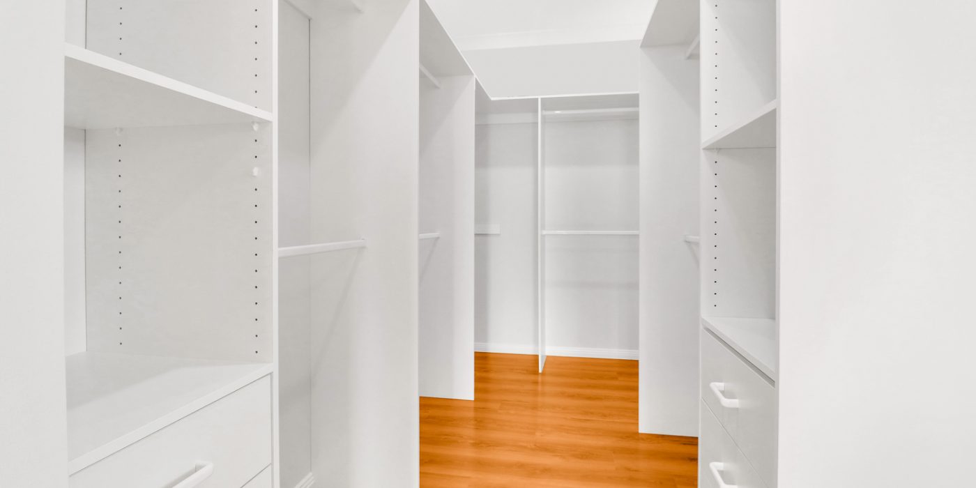 Meadow Grass - walk-in closet